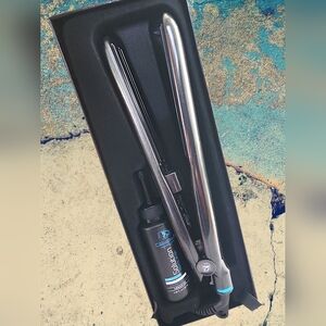 Royale Pro Vapor Styling Iron professional-grade hair straightener